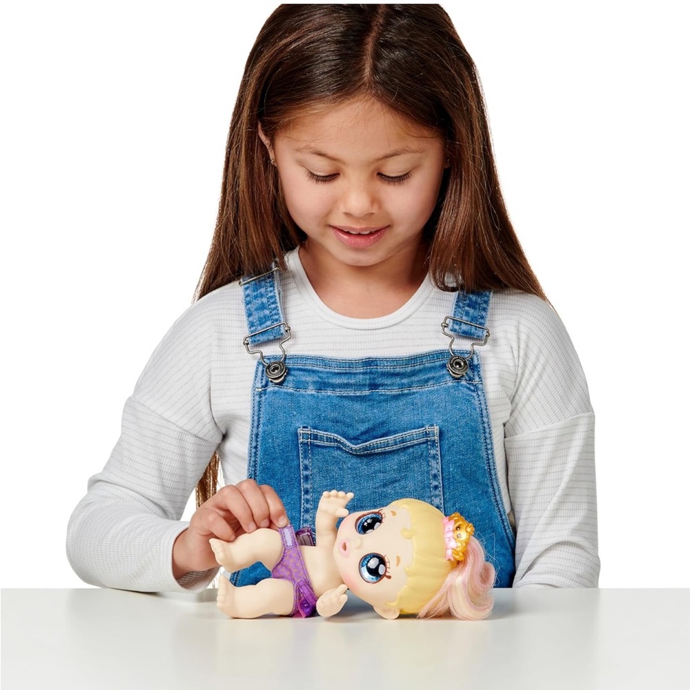 Kindi Kids Scented Sisters 6.5" Doll and 2 Accessories - Teenie Tiara - Picture 4 of 8